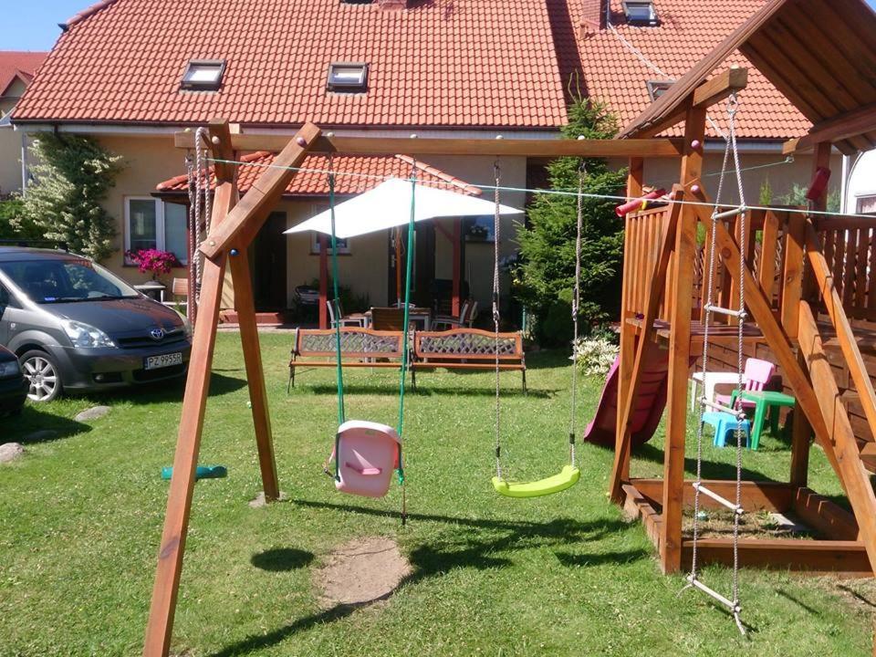 Dom Goscinny Kavera Dziwnówek Exterior foto